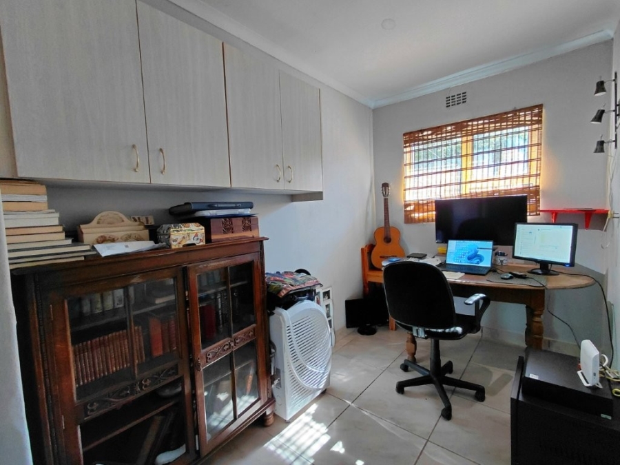 5 Bedroom Property for Sale in Penhill Western Cape